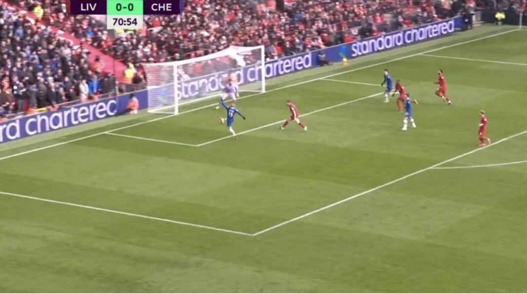Sentuhan Mudryk gagal hasilkan gol ke gawang Liverpool Mudryk Turun Bermain Tapi Tidak Ada Gol Untuk Chelsea