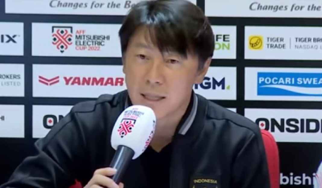 Shin Tae-yong Sedang Konferensi Pers Lawan Vietnam Shin Tae-yong Sedang Konferensi Pers Lawan Vietnam