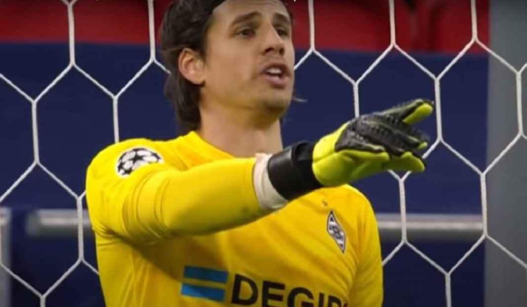Yann Sommer Mengawal Mistar Gawang Borussia Moncheladbach Sambil Berikan Instruksi Bayern Munchen Butuh Kiper, Julian Nagelsmann Ngotot Inginkan Yann Sommer