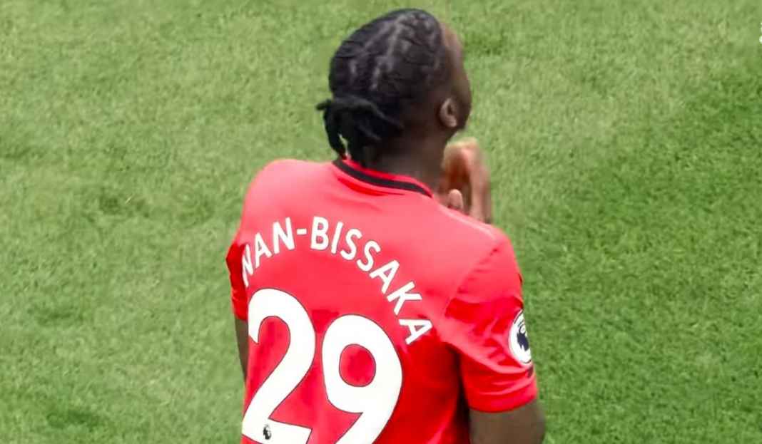 Aaron Wan-Bissaka absen lawan Leeds tadi malam