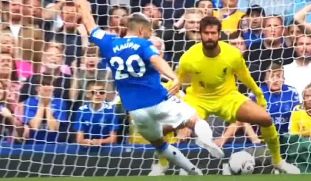 Alisson Becker Saat Memperkuat Liverpool Lawan Everton Permintaan Alisson Becker Jelang Hadapi Derby Merseyside