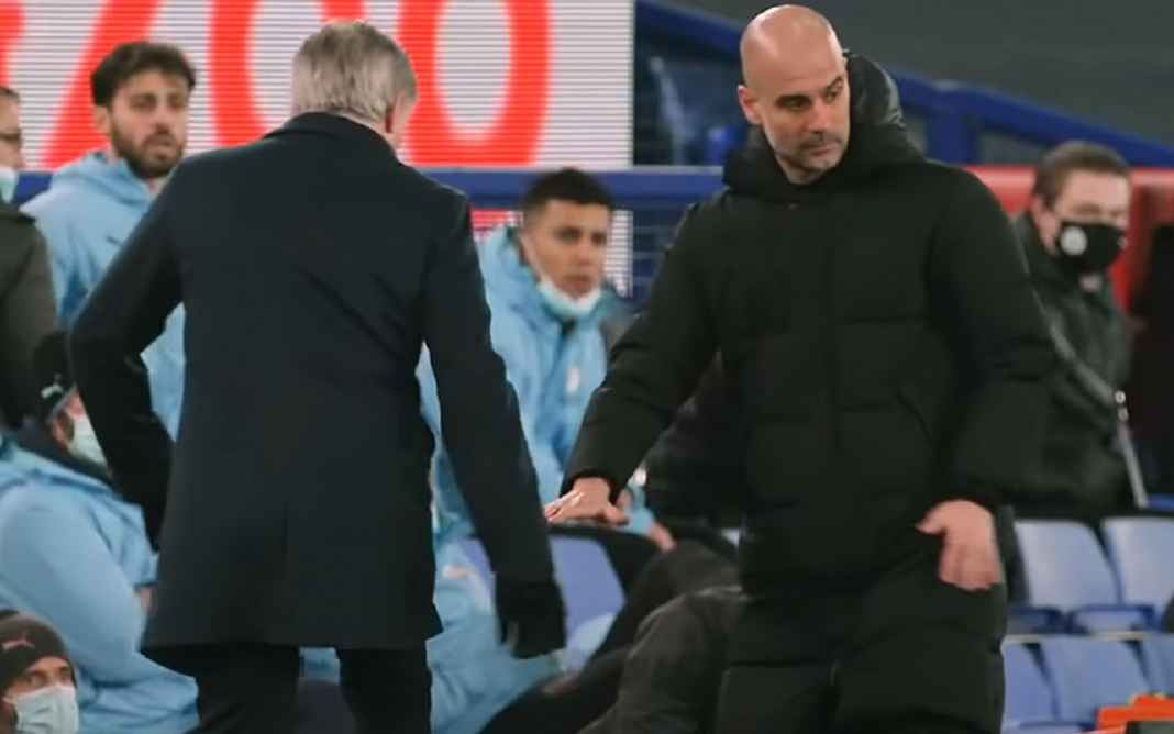 Carlo Ancelotti dan Pep Guardiola dalam sebuah laga antara Chelsea melawan Manchester City