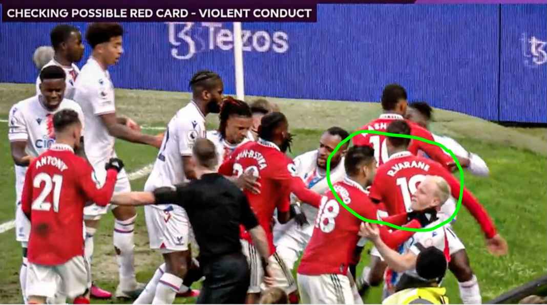 Cekikan Casemiro Cekik Leher Pemain Palace dan Kena Kartu Merah, Newcastle Harus Takuti Casemiro