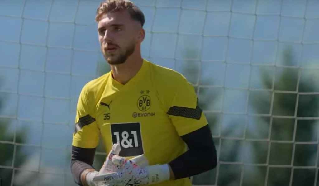 Gregor Kobel Si Penyelamat Borussia Dortmund Lawan Chelsea!