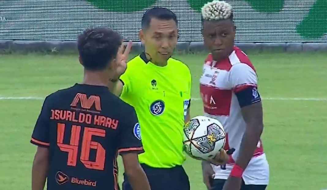 Hasil Madura United vs Persija Jakarta Hasil Madura United vs Persija Jakarta di Liga 1: Penyelesaian Akhir Lemah, Laga Tuntas Imbang!