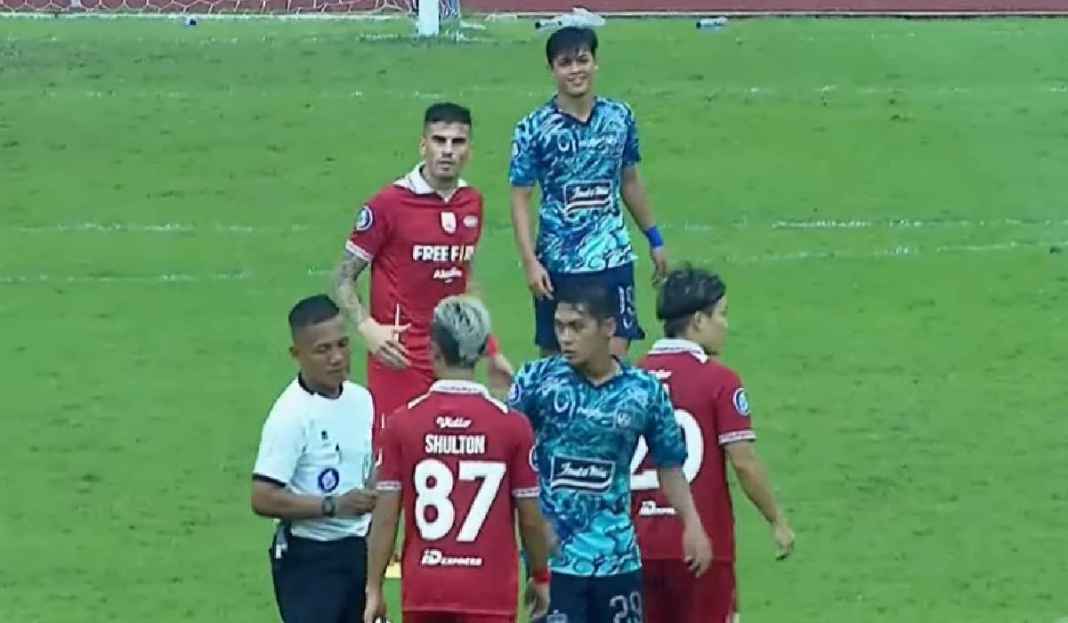 Hasil PSIS Semarang vs Persis Solo Hasil PSIS Semarang vs Persis Solo di Liga 1: Sempat Dihentikan, Irfan Jauhari Selamatkan Laskar Sambernyawa dari Kekalahan!