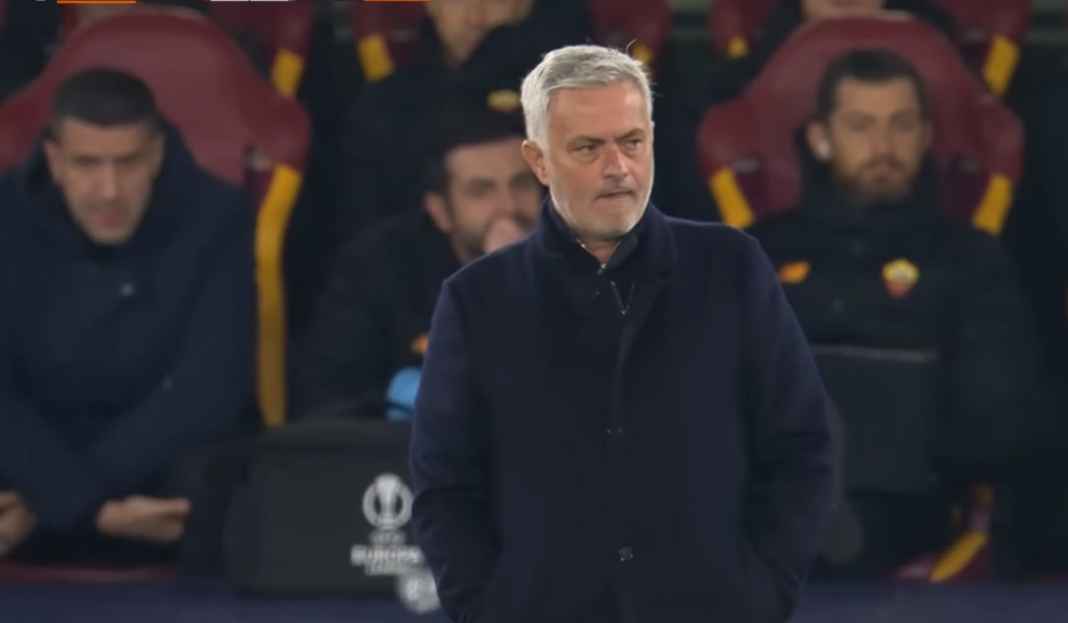 Jose Mourinho saat pimpin tim AS Roma Prediksi Cremonese vs AS Roma, Giallorossi Cari Pembalasan Kekalahan di Coppa Italia