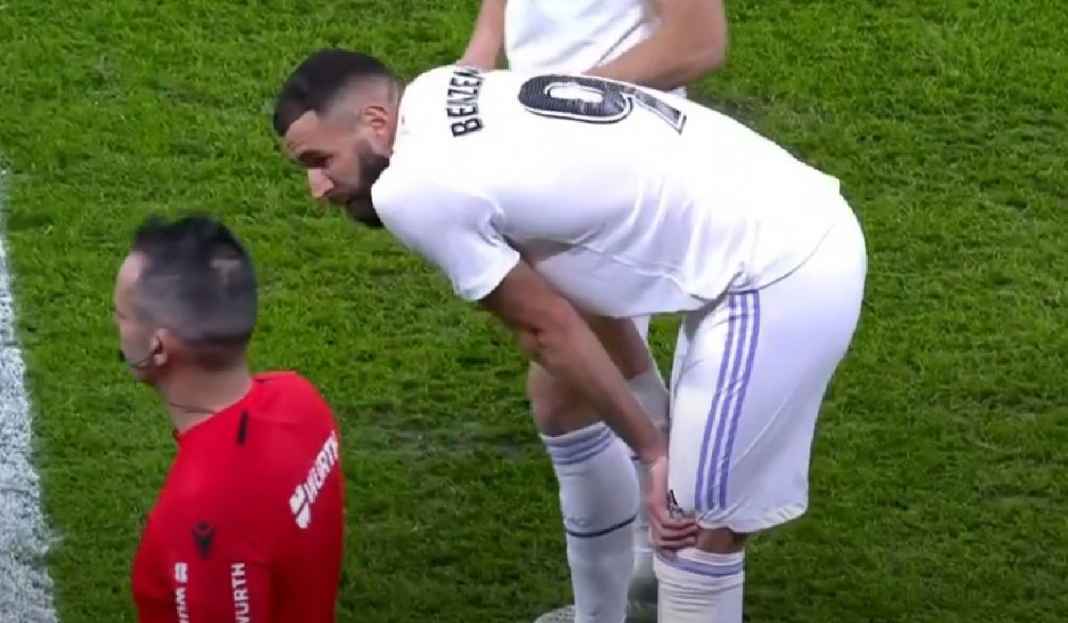 Duh, Carlo Ancelotti Sedang Dibuat Cemas Karim Benzema