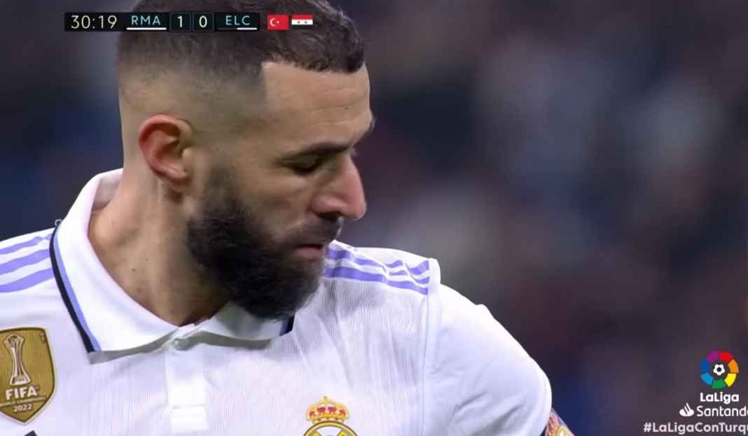 Karim Benzema saat bersiap eksekusi penalti Prediksi Osasuna vs Real Madrid, Jaga Harapan Gelar Liga, Cari Modal Buat Lawan Liverpool