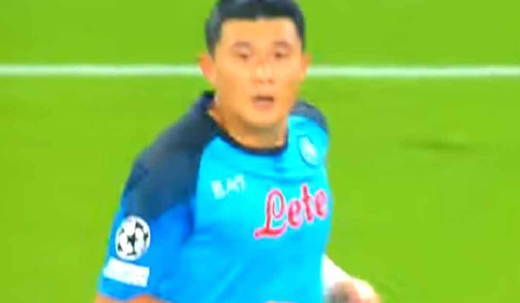 Kim Min-jae Sedang Mmeperkuat Pertandingan Napoli Siap-siap Manchester United Bakal Punya Bek dari Asia!