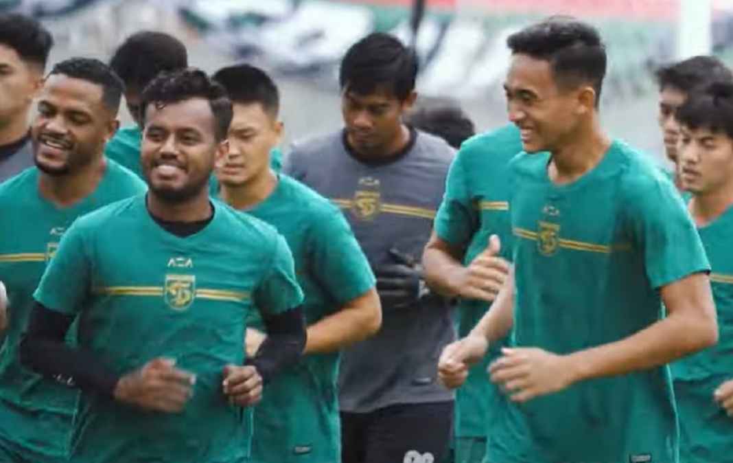 Latihan Persebaya Jelang Menjamu PSS Sleman Latihan Persebaya Jelang Menjamu PSS Sleman