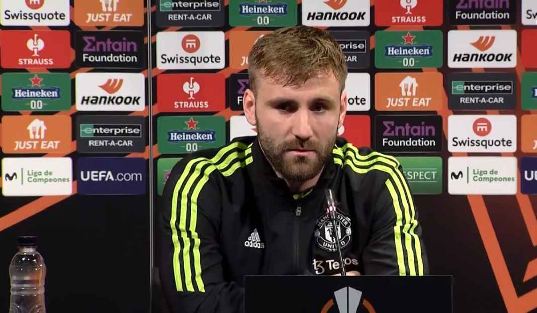 Luke Shaw di konferensi pers Manchester United Makin Percaya Diri Hadapi Barcelona Karena Casemiro Tampil