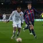 Marcus Rasford dan Marcos Alonso di Camp Nou