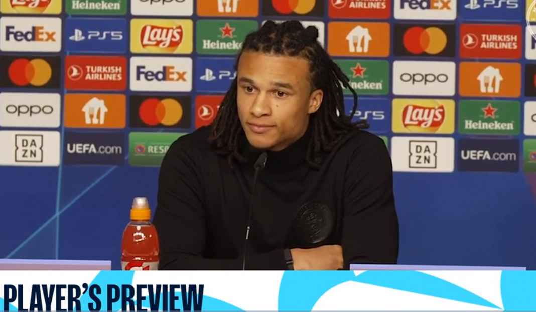 Nathan Ake di konferensi pers pra pertandingan Nathan Ake Minta Manchester City Pertahankan Kualitas dan Mentalitas Jelang Hadapi Leipzig