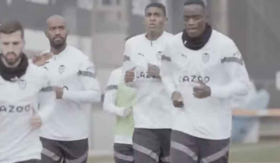 Pemain Valencia Sedang Latihan Valencia Pamer Pelatih Baru Nih, Siapa?