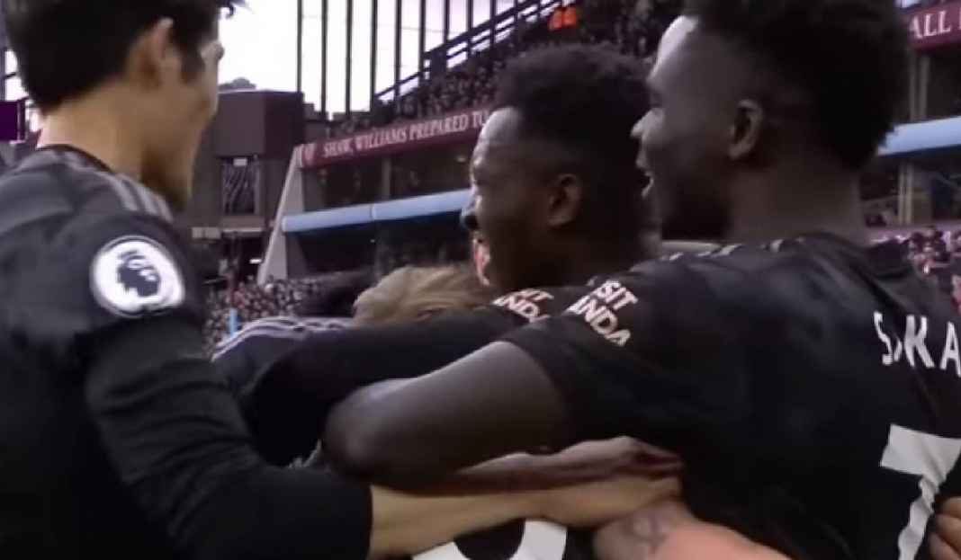 Selebrasi Pemain Arsenal Setelah Cetak Gol ke Gawang Aston Villa Nah Lho! Legenda Manchester City Mulai Jagokan Arsenal Juarai Liga Inggris