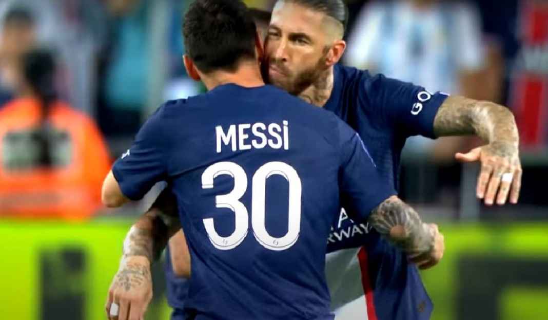 Sergion Ramos Sedang Berpelukan dengan Lionel Messi di Laga PSG Mau Juara Liga Champions? PSG Dengar Nih Pesan Sergio Ramos