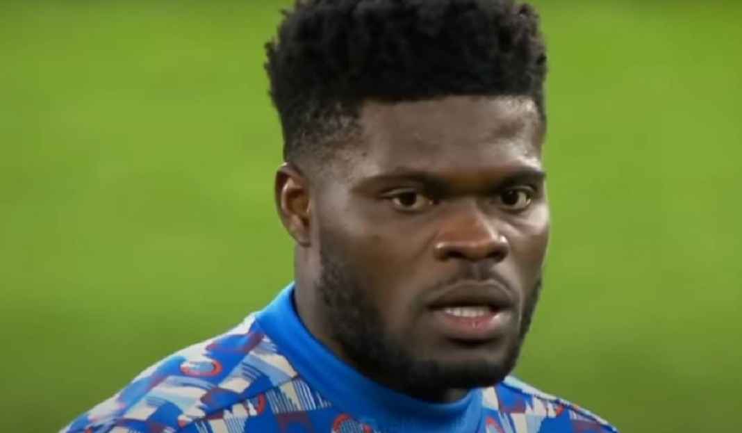 Thomas Partey Sedang Melakukan Pemanasan di Laga Arsenal Mikel Arteta Sampaikan Kabar Terbaru Cedera dari Thomas Partey