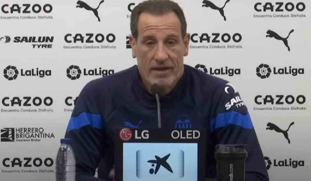 Voro Sedang Konferensi Pers Valencia Siap-siap Valencia Bakal Terdegradasi dari Liga Spanyol