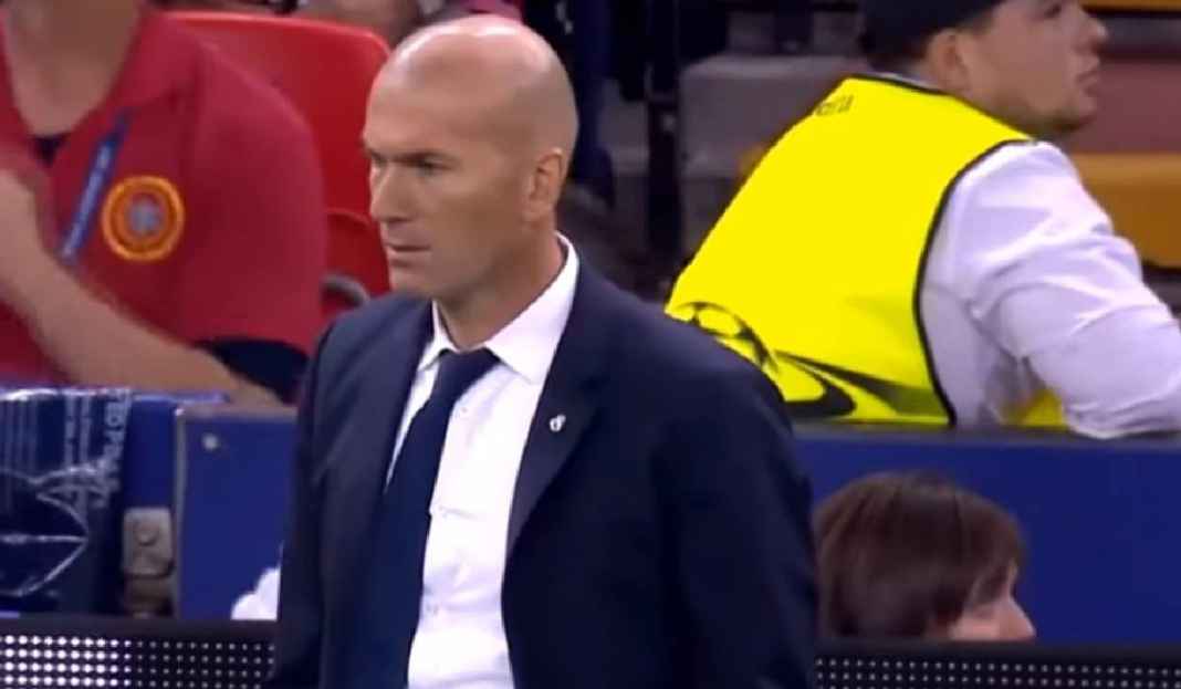 Zinedine Zidane Saat Masih Latih Real Madrid Alasan Mengapa Zinedine Zidane Sampai Sekarang Masih Nganggur