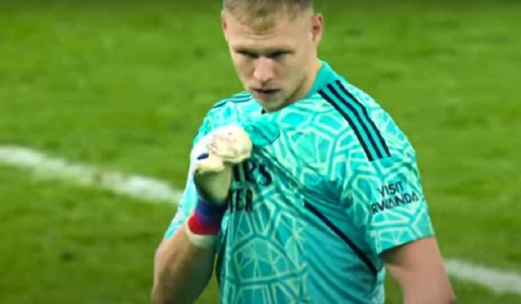 Aaron Ramsdale Membela Pertandingan Arsenal Sambil Cium Logo Klub Aaron Ramsdale Beri Kabar Baik untuk Arsenal!