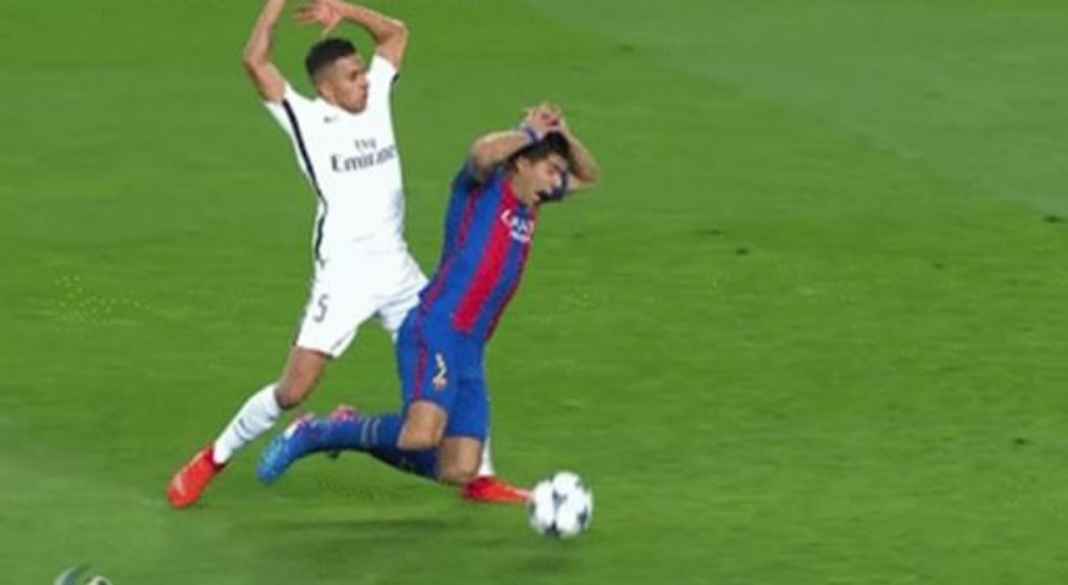 Aksi diving Luis Suarez saat masih membela Barcelona di ajang Liga Champions melawan PSG Aksi diving Luis Suarez saat masih membela Barcelona di ajang Liga Champions melawan PSG
