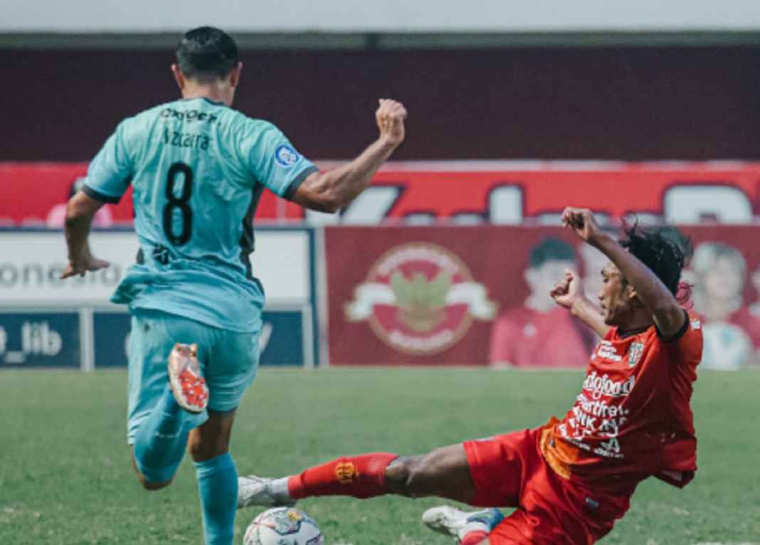 Bali United Menjamu Madura United Bali United Menjamu Madura United