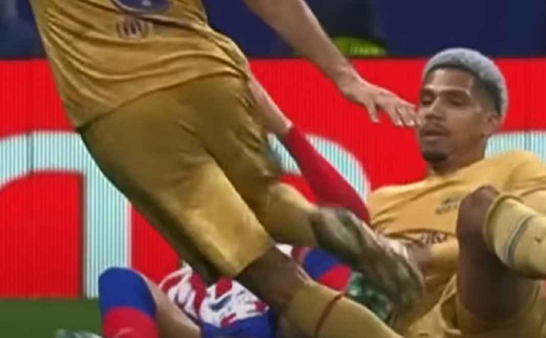 Barcelona Berisiko Kehilangan Araujo Usai El Clasico Barcelona Berisiko Kehilangan Araujo Usai El Clasico