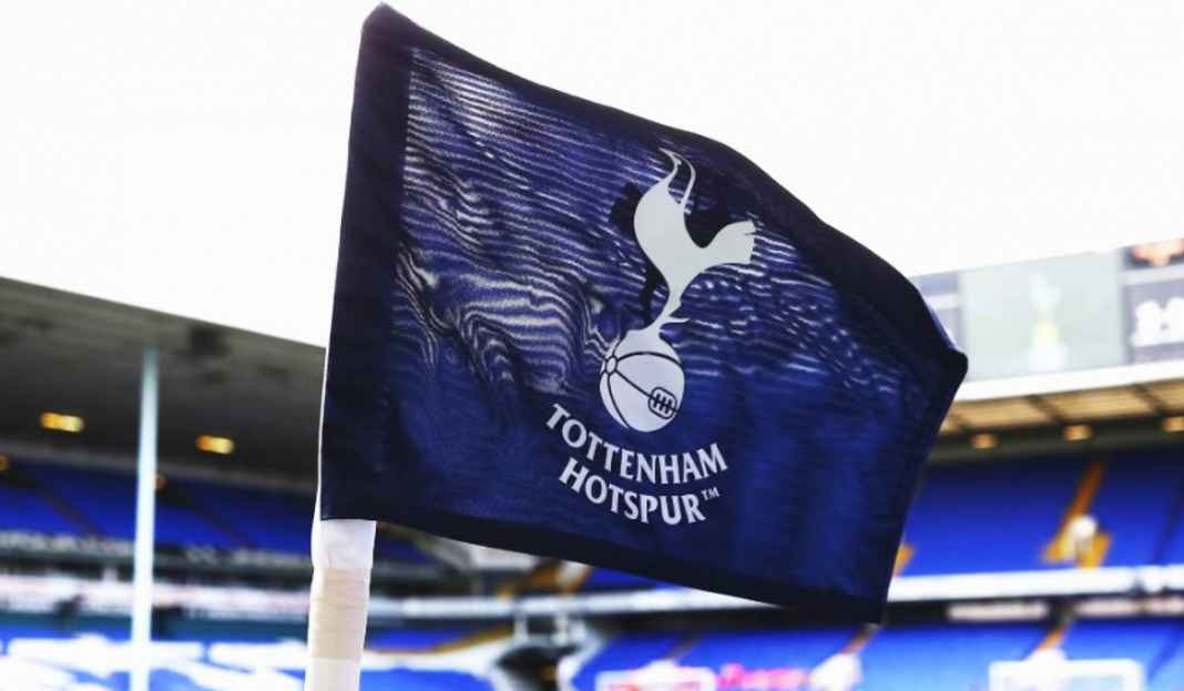 Bendera Logo Klub di Sepak Pojok Tottenham Hotspur Waduh, Kiper Kontroversial Mau Diboyong Tottenham Hotspur