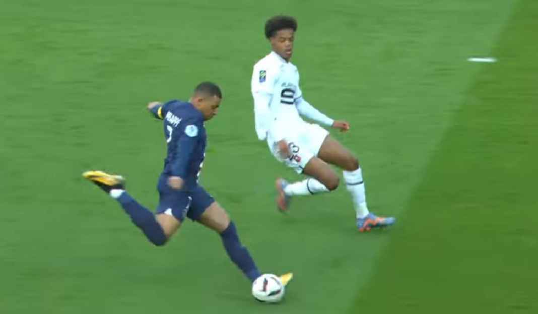 Duel Kylian Mbappe dengan Pemain Rennes PSG Dihajar Rennes, Gianluigi Donnarumma Mulai Panik!