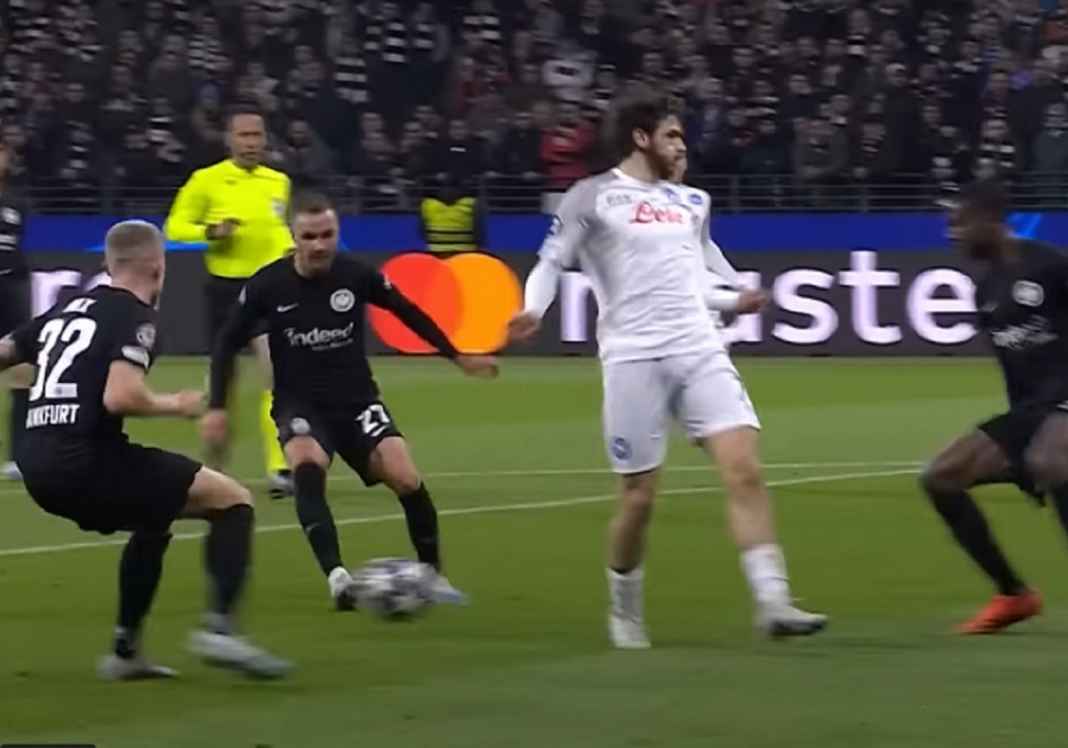 Eintracht Frankfurt Tanpa Suporter di Napoli