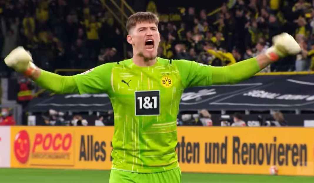 Ekspresi Gregor Kobel Usai Bantu Borussia Dortmund Menang Chelsea Bakal Datangkan Kiper Baru di Bursa Transfer Musim Panas