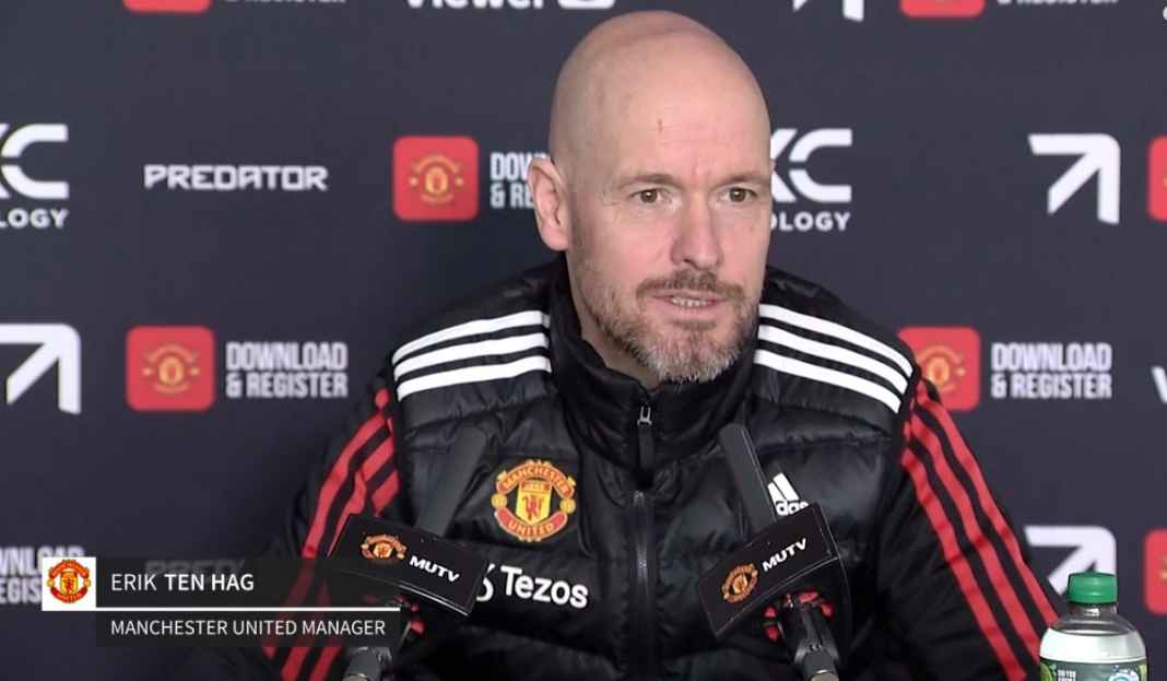 Erik ten Hag di konferensi pers Manchester United Ten Hag Optimis Beri Manchester United Kemenangan Pertama di Anfield Sejak 2016