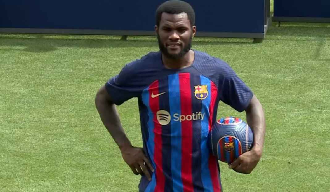 Franck Kessie Saat Diperkenalkan Sebagai Pemain Baru Barcelona Franck Kessie Sedang Diburu 3 Klub Top Liga Inggris