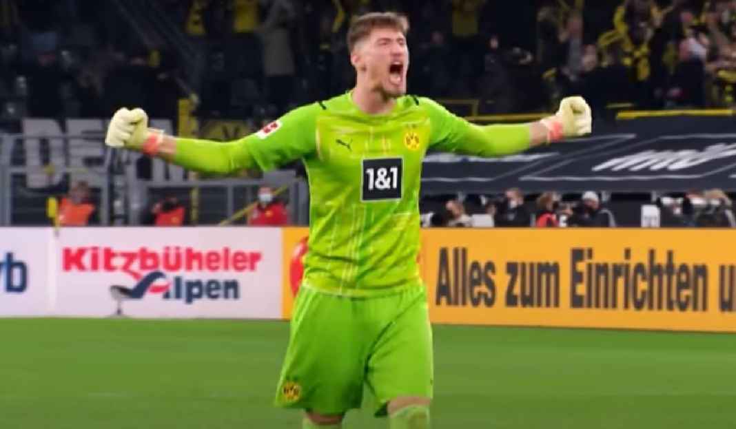 Kiper Borussia Dortmund Sedang Diburu 2 Klub Top Inggris