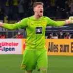 Kiper Borussia Dortmund Sedang Diburu 2 Klub Top Inggris