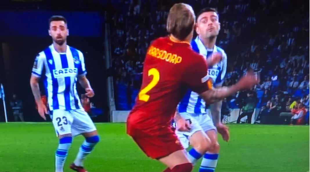 Insiden Rick Karsdorp di Sociedad Pemain Real Sociedad Hantam Kepala Rick Karsdorp Warnai Kelolosan AS Roma