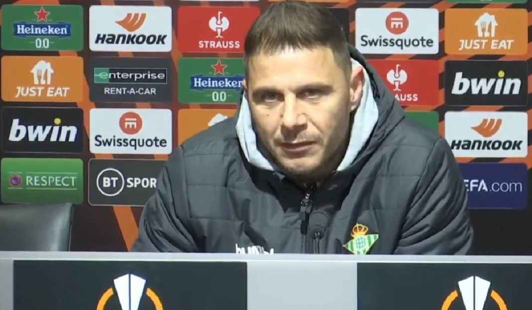 Joaquin Sedang Konferensi Pers Jelang Laga Manchester United vs Real Betis di Liga Europa Manchester United vs Real Betis, Awas, Joaquin Mau Bikin Full Senyum Fans!