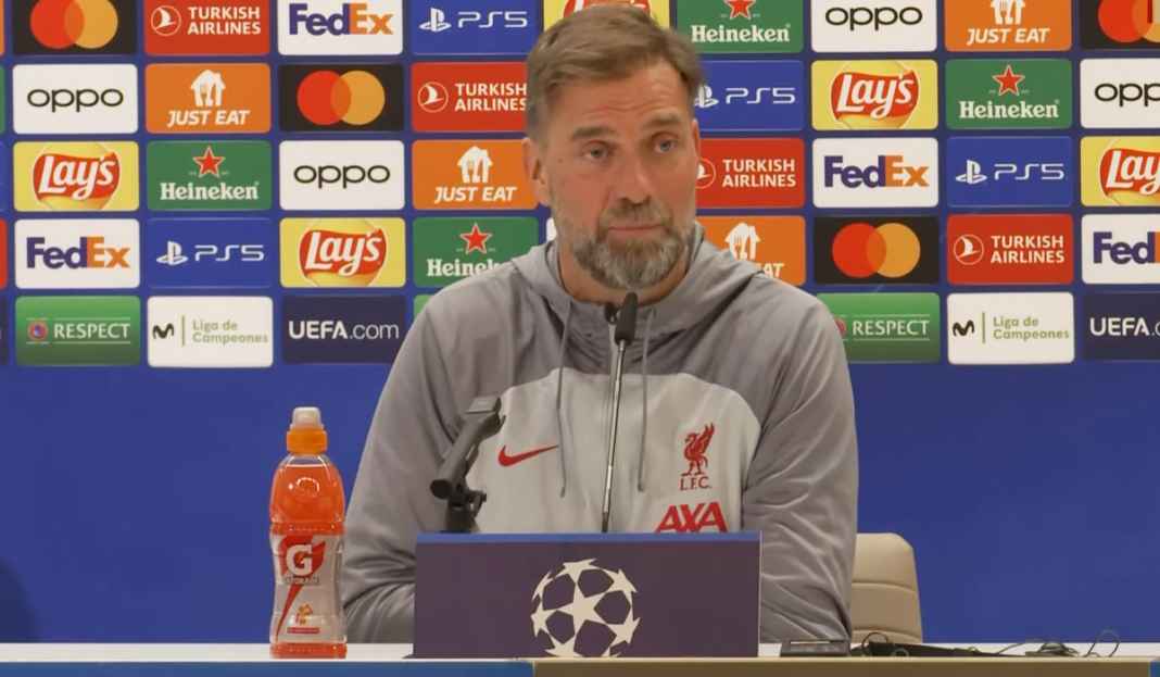 Jurgen Klopp di konferensi pers Liverpool Jurgen Klopp Tetap Punya Harapan Lolos Meski Liverpool Tertinggal Agregat Tiga Gol