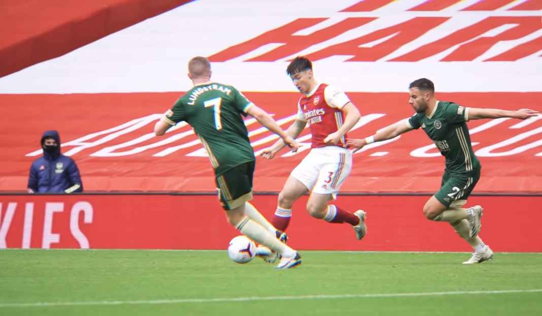 Kiernan Tierney menggiring bola Arsenal Mau Juara, Pemain 25 Tahun Ini Malah Ingin Membelot ke Newcastle United