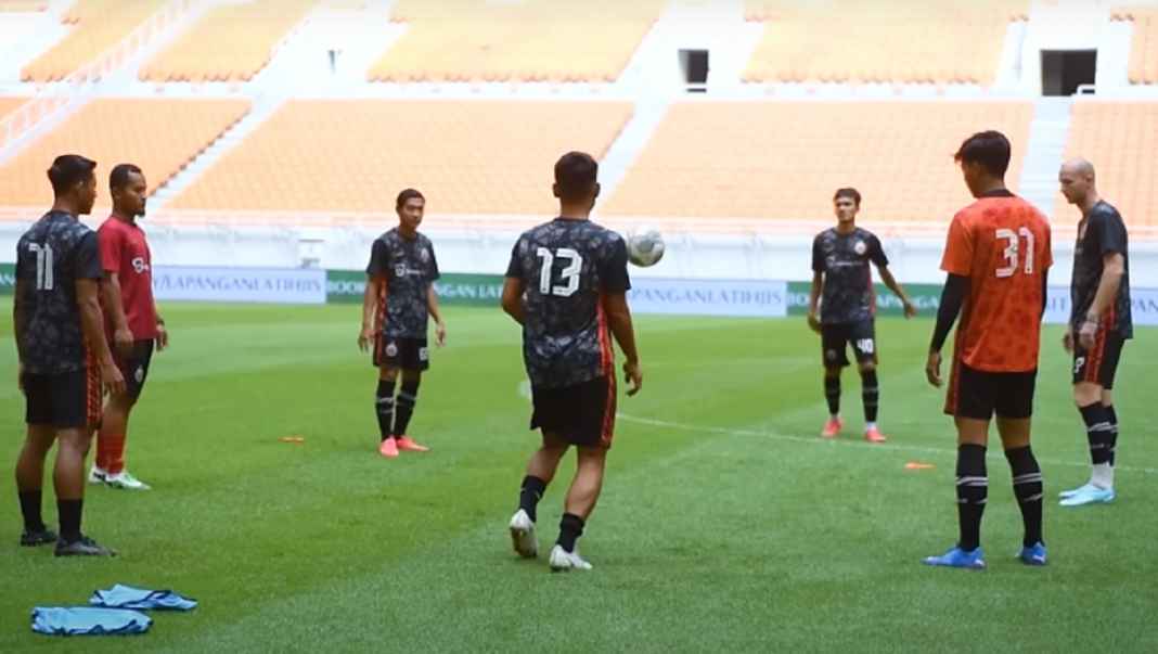 Latihan Persija Jakarta Jelang Bertemu Persib Latihan Persija Jakarta Jelang Bertemu Persib