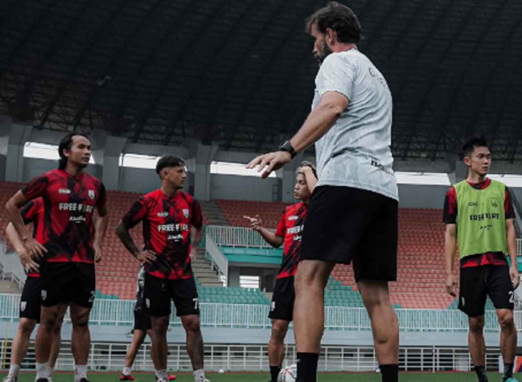 Latihan Persis Solo Jelang Tandang ke RANS Nusantara Latihan Persis Solo Jelang Tandang ke RANS Nusantara