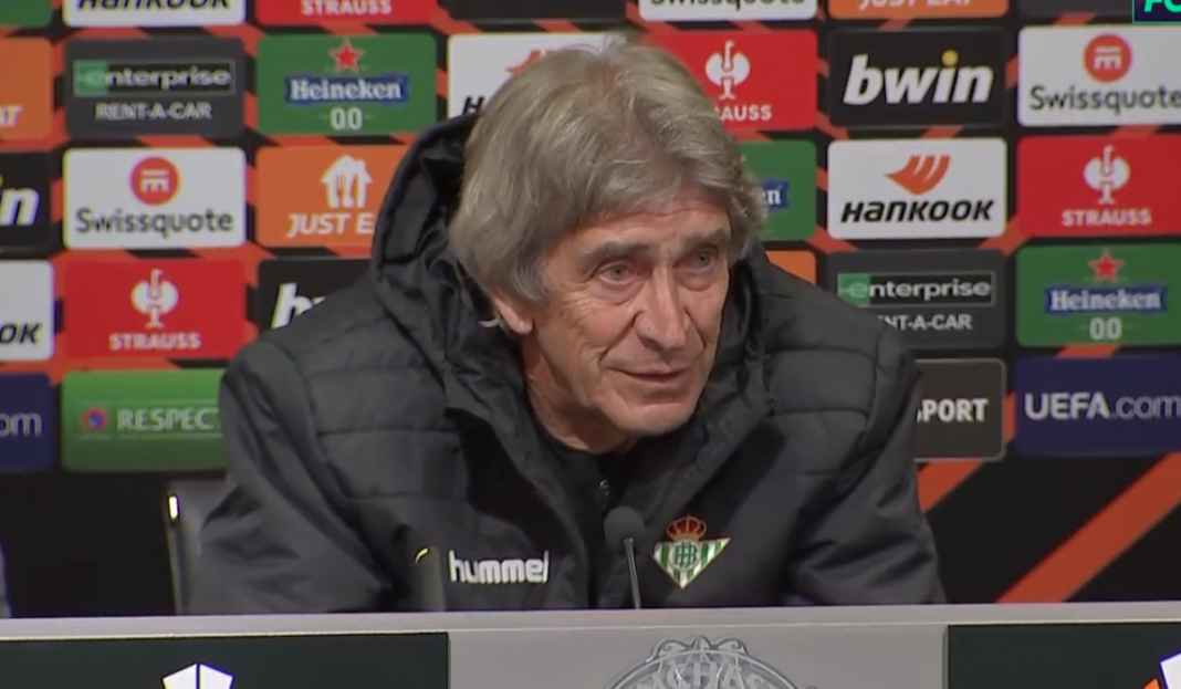 Manuel Pellegrini di konferensi pers Real Betis Manchester United Habis Dibantai Liverpool, Bos Real Betis Tak Mau Pandang Remeh
