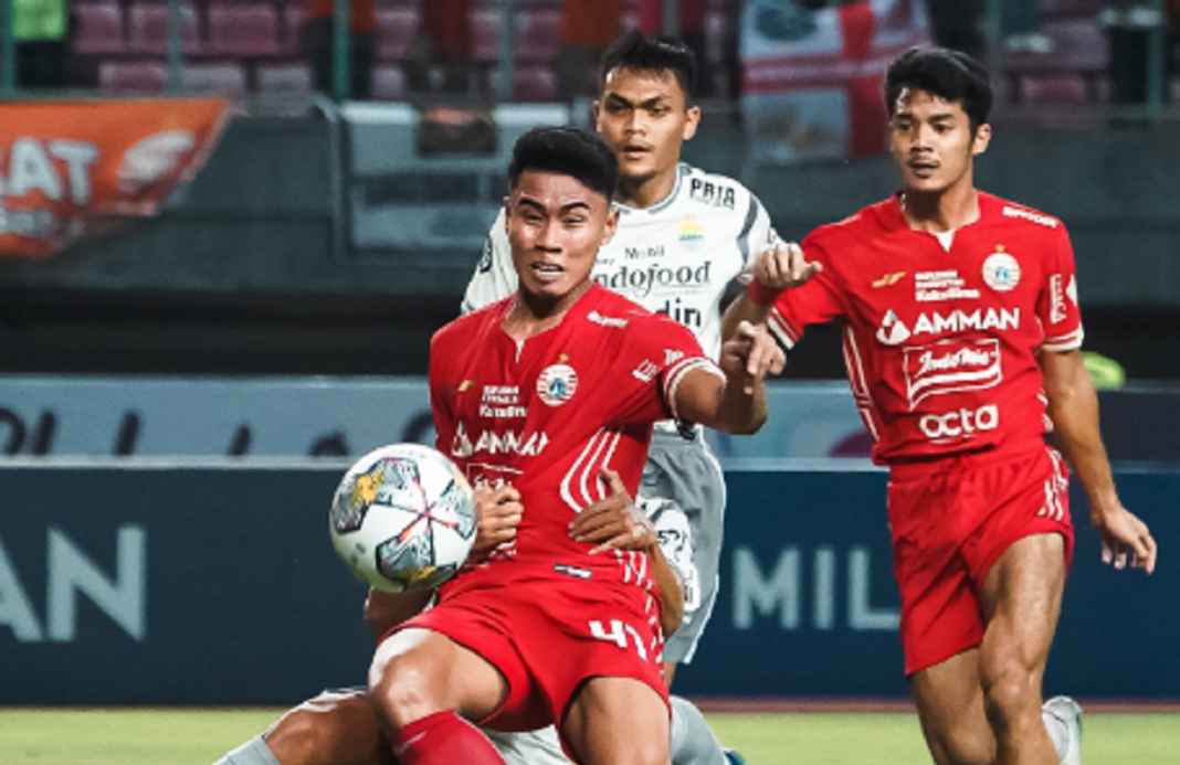 Persija Jakarta Kalahkan Persib Bandung Persija Jakarta Kalahkan Persib Bandung