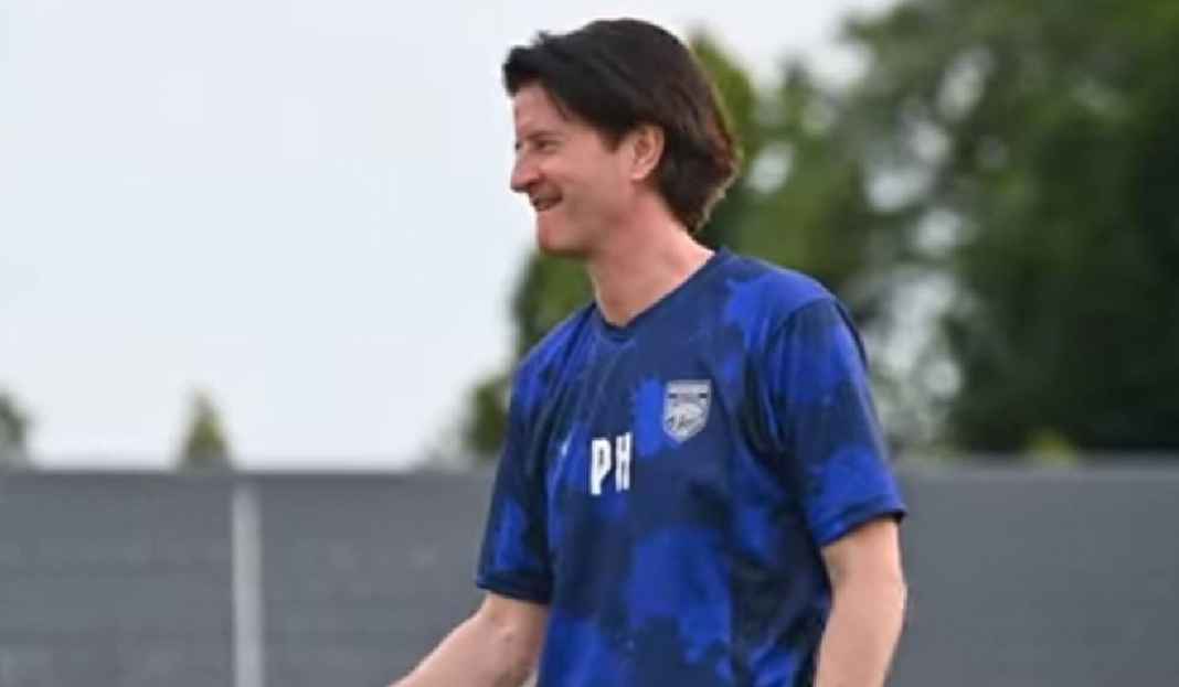 Pieter Huistra Sedang Mmeimpin Latihan di Borneo FC Jumpa Persija Jakarta, Pelatih Borneo FC Siapkan Strategi Khusus