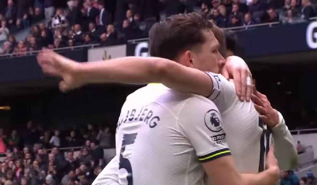 Selebrasi Harry Kane dan Pierre-Emile Hojbjerg Kontra Nottingham Forest Alasan Mengapa Tottenham Hotspur Bisa Kalahkan Liverpool dan Newcastle United untuk Finis 4 Besar