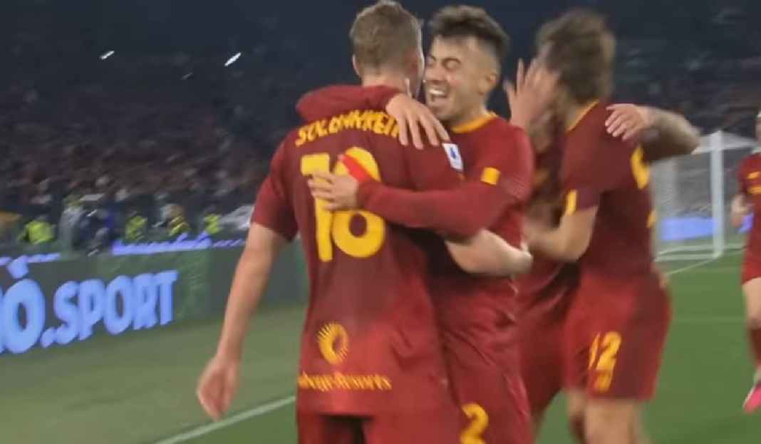 Selebrasi Pemain AS Roma Usai AS Roma Dihantam Tim Juru Kunci, Leonardo Spinazzola: Lawan Juventus Kini Krusial!
