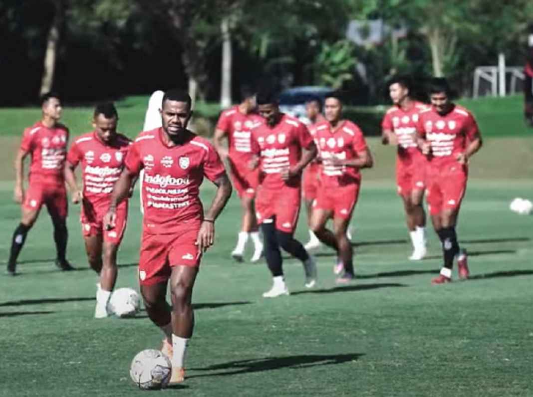 Sesi Latihan Bali United Jelang Hadapi Persita Sesi Latihan Bali United Jelang Hadapi Persita