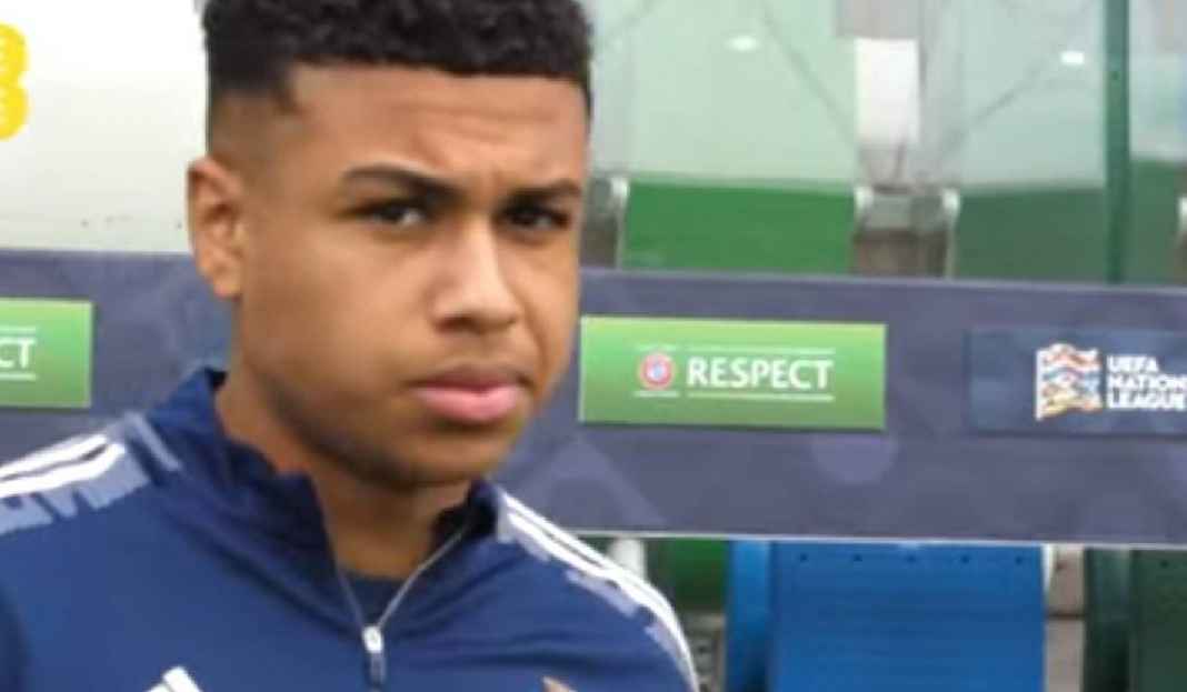Shea Carles Saat Memperkuat Timnas Irlandia Utara Borussia Dortmund Mau Gaet Pemain Muda Manchester City