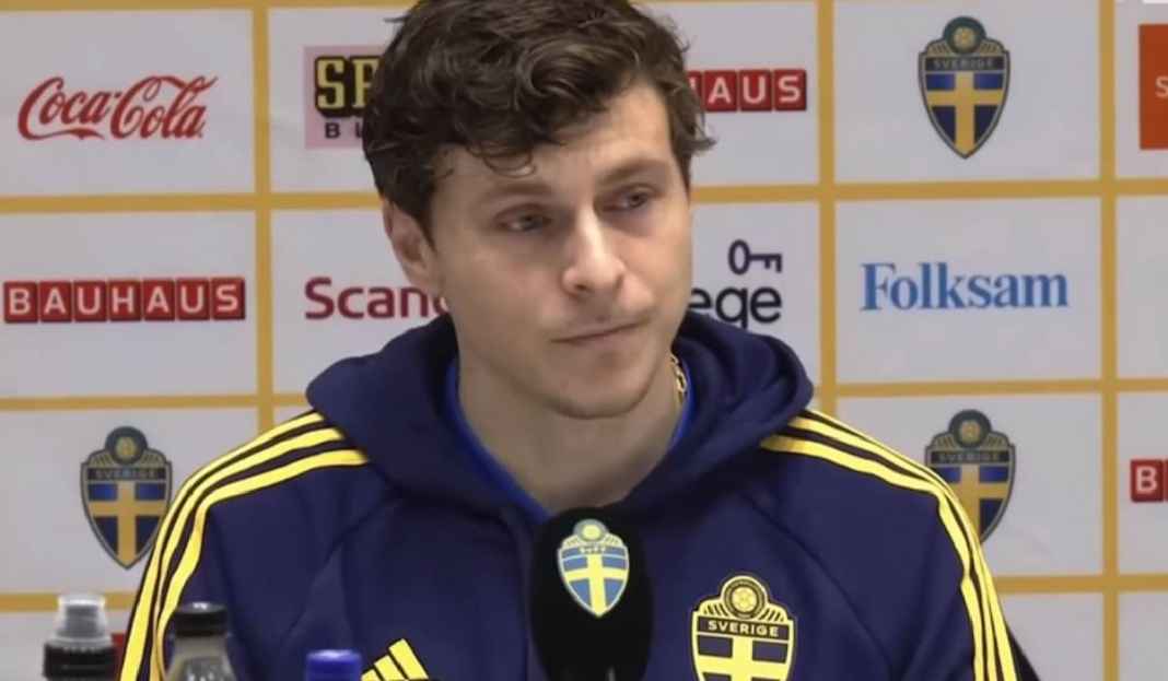 Victor Lindelof Jumpa Pers Saat Membela Timnas Swedia Bek Tengah Asal Swedia Segera Merapat ke Inter Milan